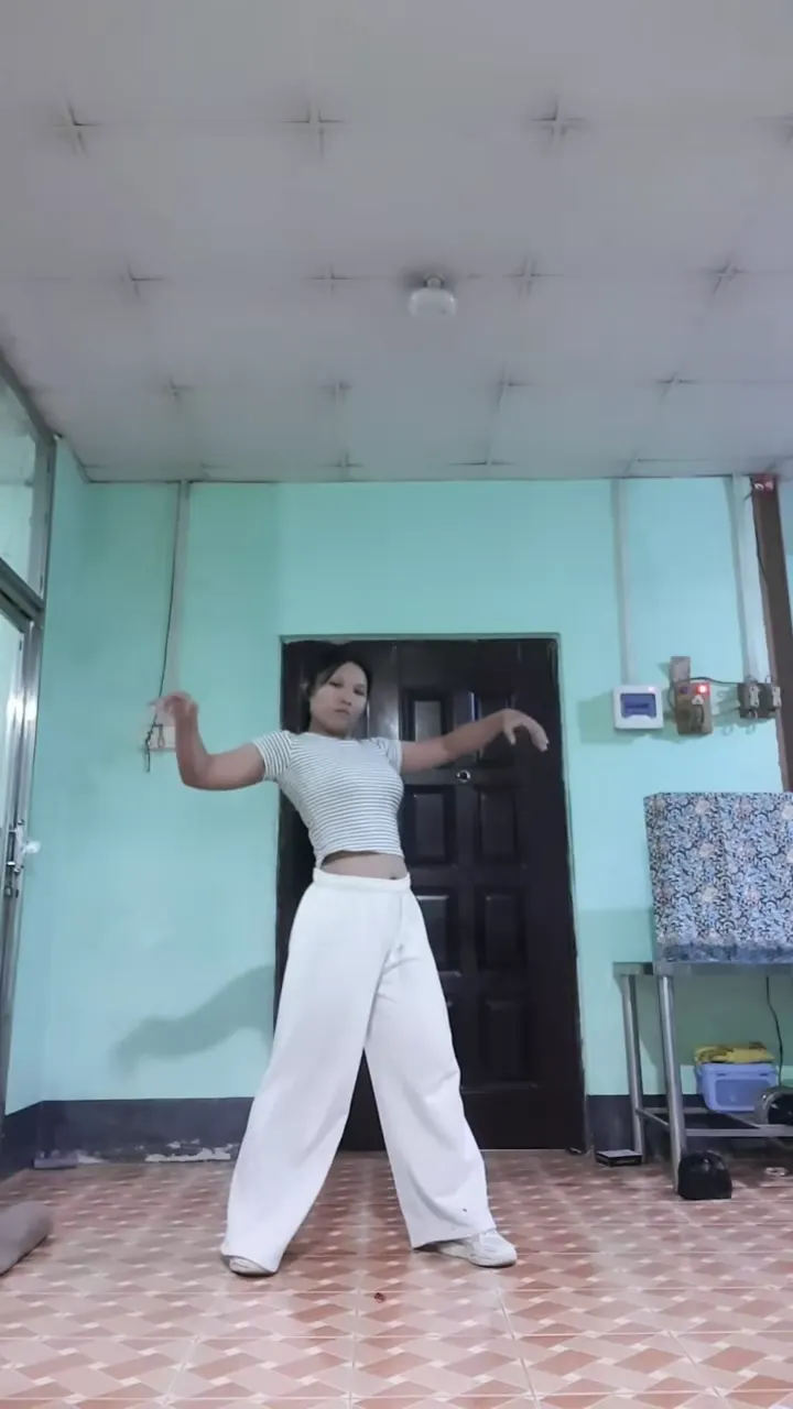 The original ATEEZ BAD dance by @novanni23 on TikTok
