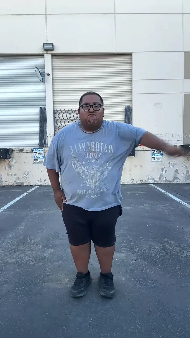 The original BbY WOW dance by @reneariastx on TikTok