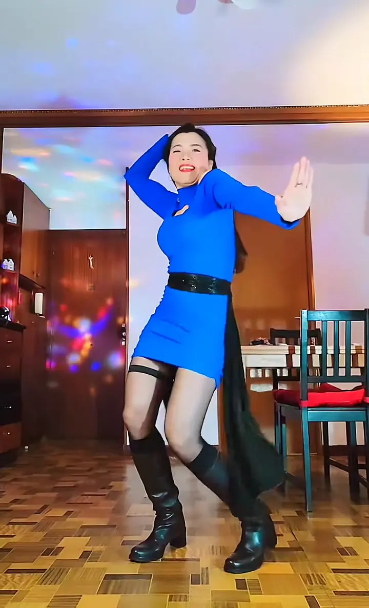 The original Hawak Mo Ang Beat dance by @jona_napole18 on TikTok