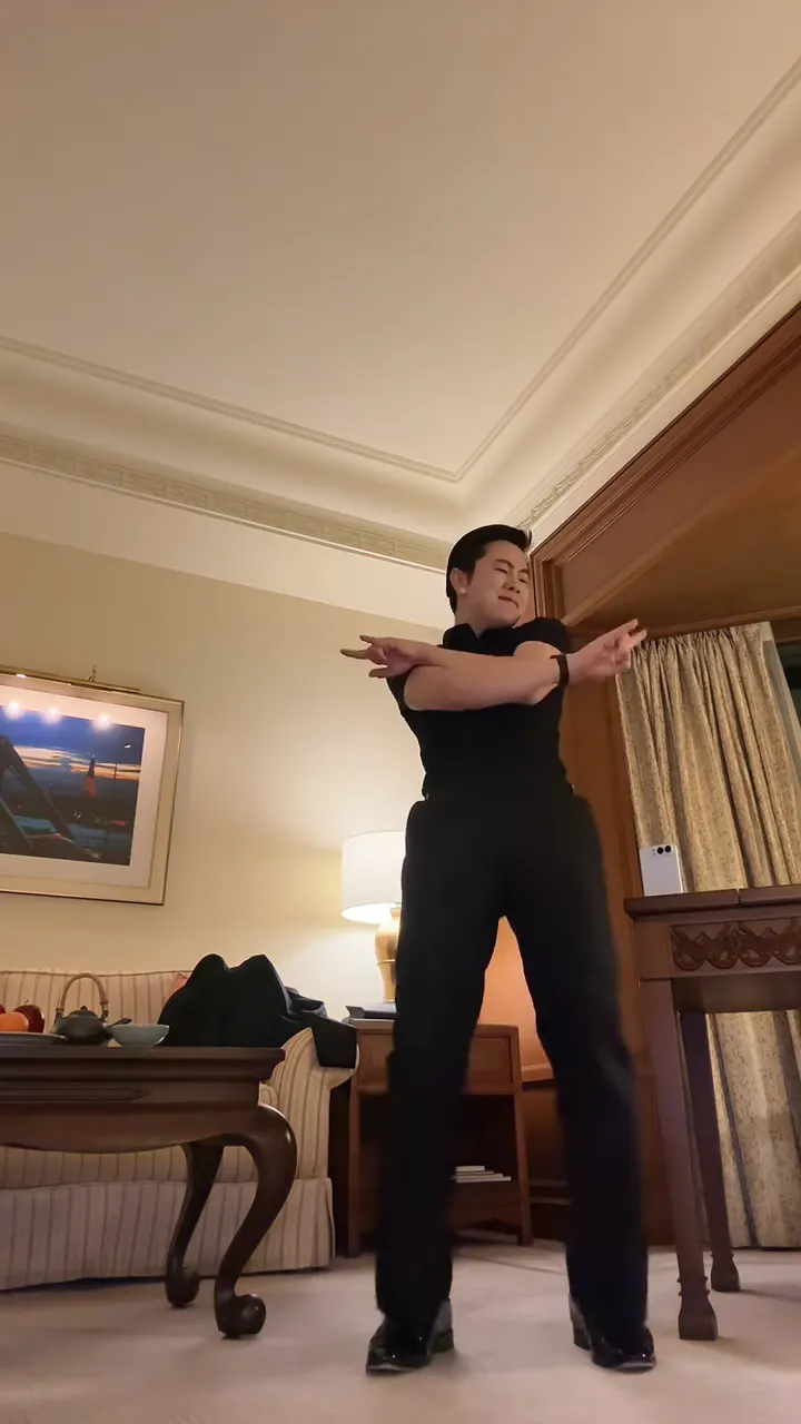 The original iPhone Kupi dance by @win.william_official on TikTok